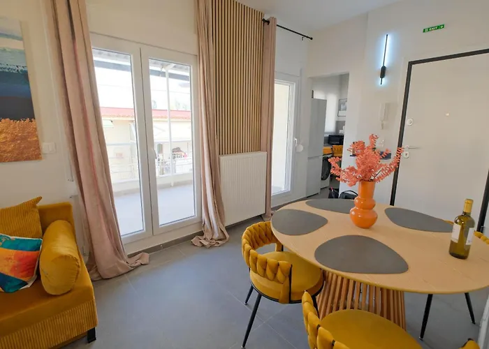 Ag Living Two * סלוניקי